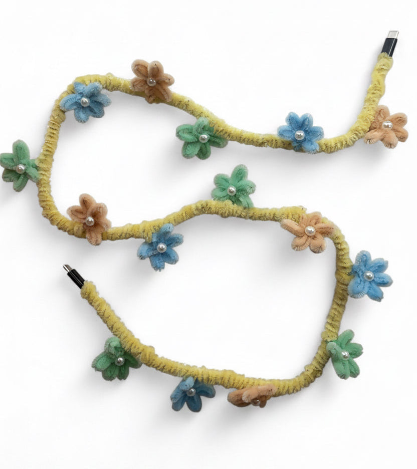 3 colors total - 15 flowers
Cord: Brown 26
Flowers: Blue 11, mint green and peach not listed